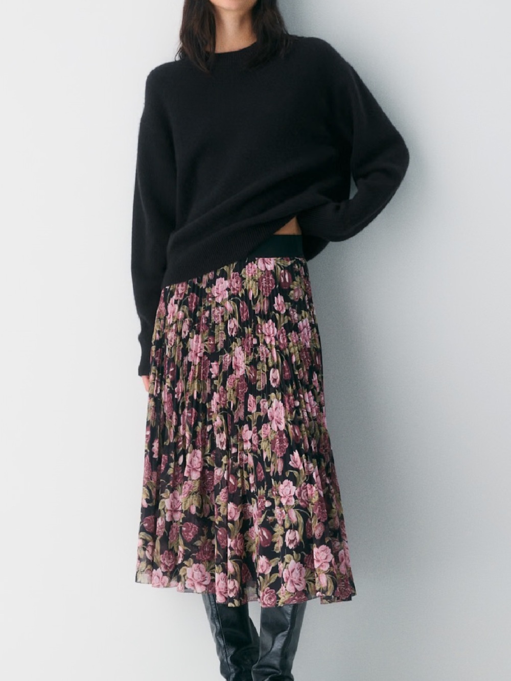 Aritzia New Twirl Pleated Midi Skirt - Cardovan/Frzn Berry Print *NEW*